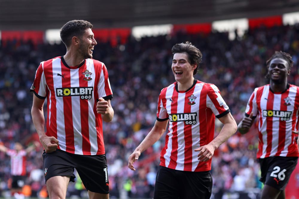 雄鹿猛攻内线拿下硬仗